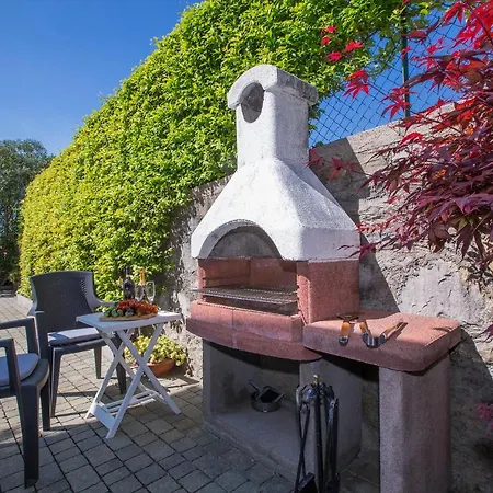 Apartament Sleeps 4 *