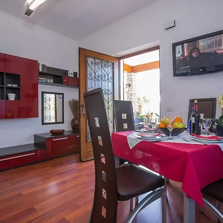 Apartament Sleeps 4 *