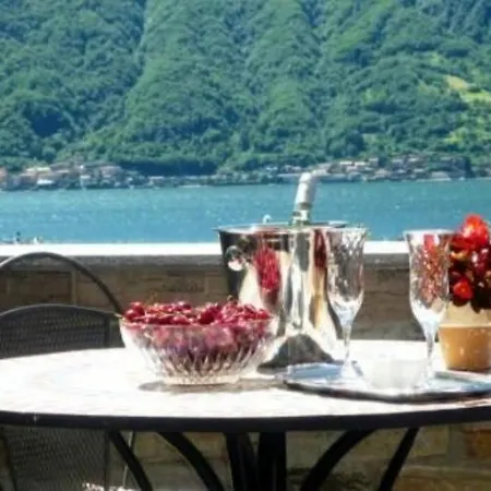 Sleeps 4 * Ossuccio