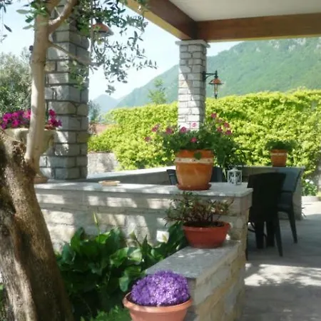 Sleeps 4 * Ossuccio